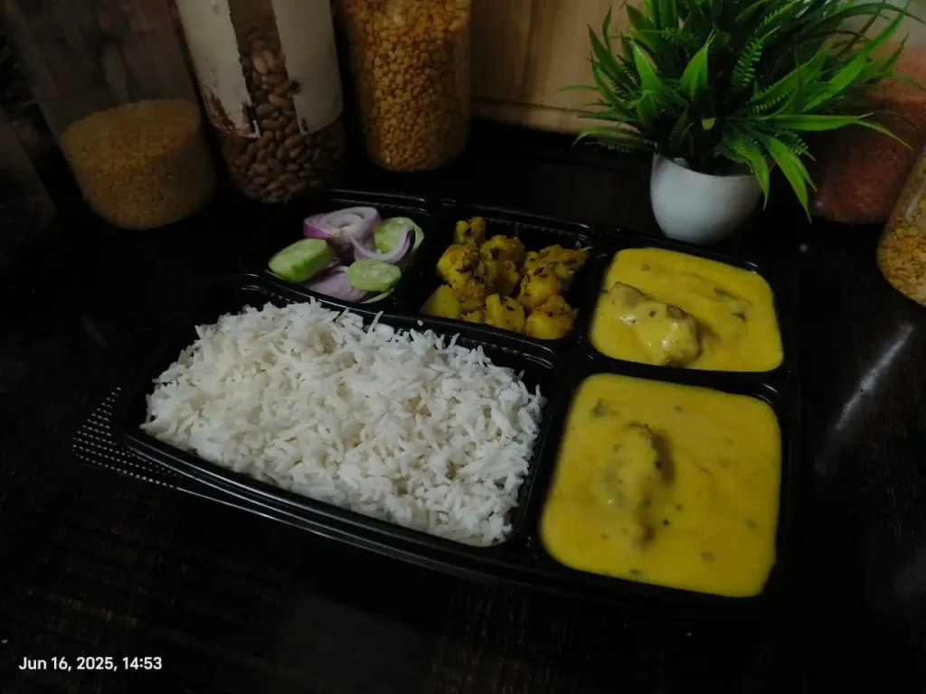 Tiffin 
tiffin service
thali
food
kadhi chawal
food photo
best tiffin 
ghar ka bana shudhkhana
best tiffin service 